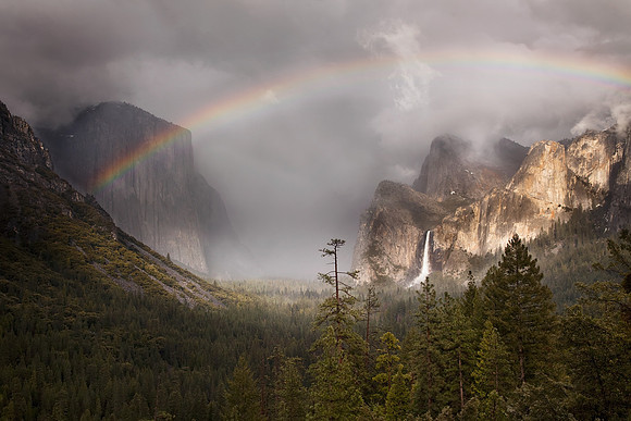 Tunnel View Rainbow - Yosemite